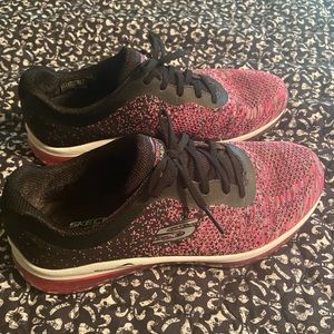 Womens Skecker no tie tennis shoes. Size 11